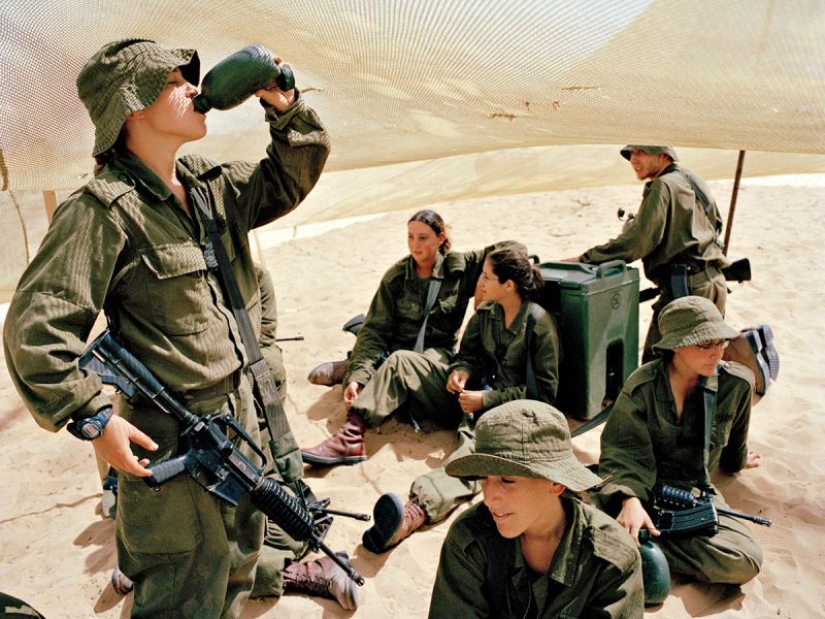 Girls of the Israeli army: a special look at women soldiers in the photos by Rachel Papo