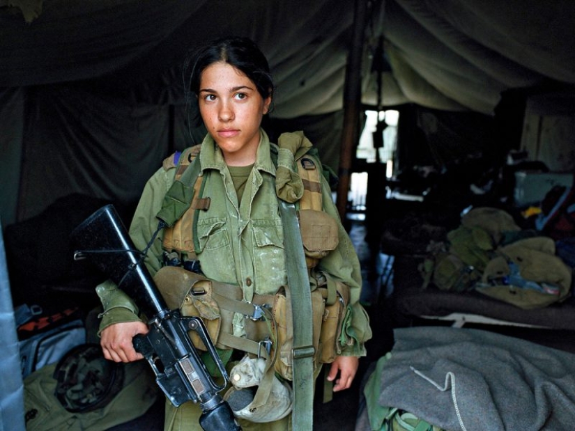 Girls of the Israeli army: a special look at women soldiers in the photos by Rachel Papo