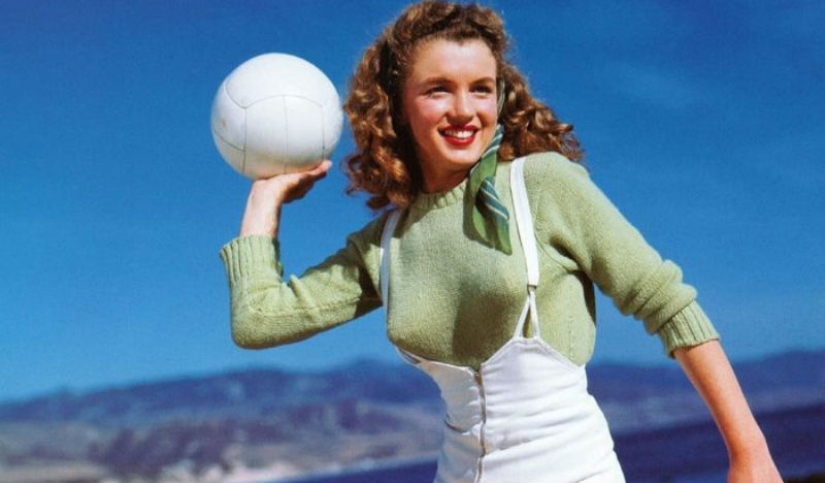 Glamorous 40s in color and excellent quality