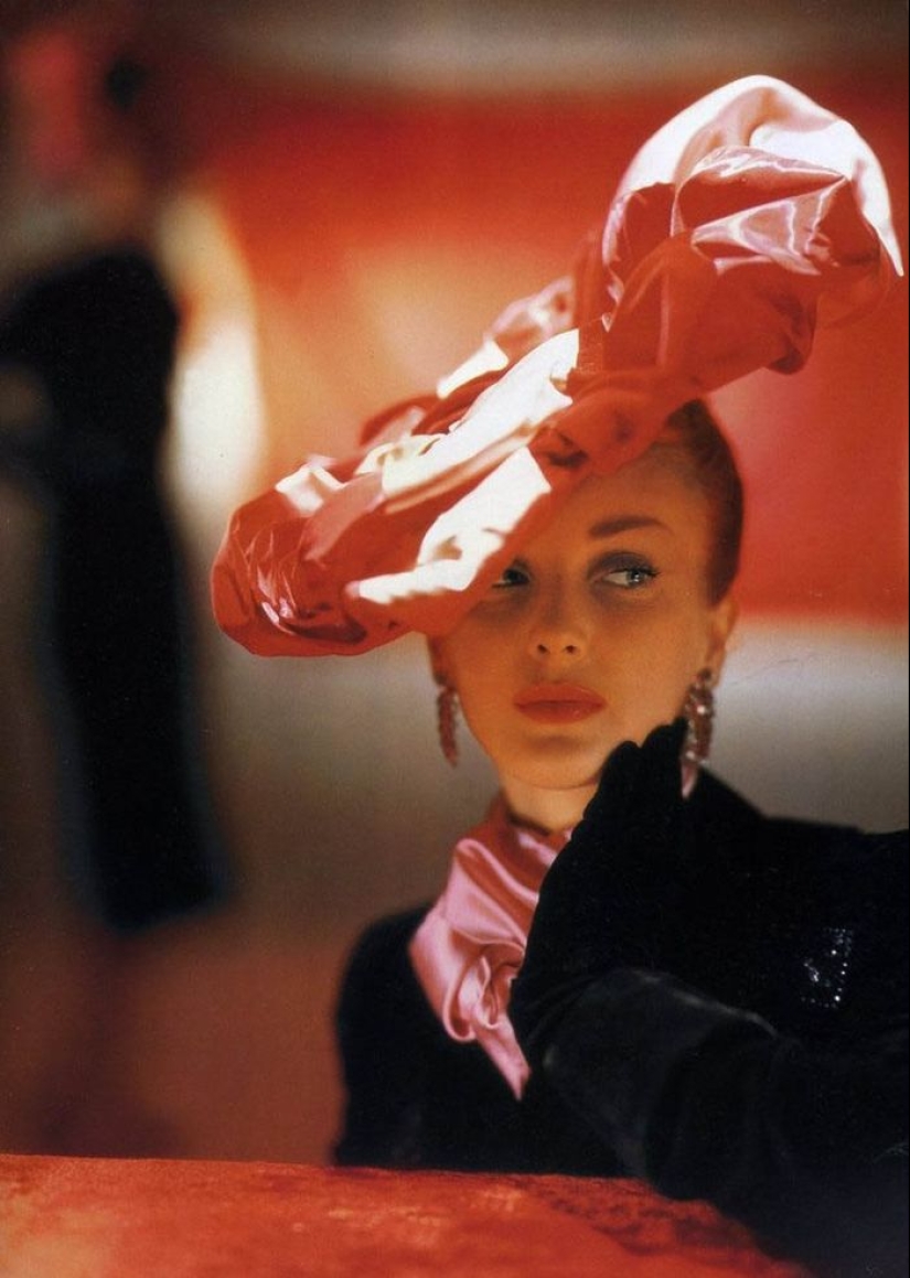 Glamorous 40s in color and excellent quality