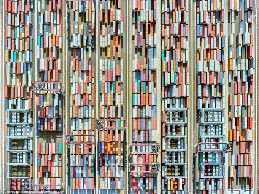 Glance from heaven to "the Big Apple" and "City of angels" Glance from heaven to "the Big Apple" and "City of angels"