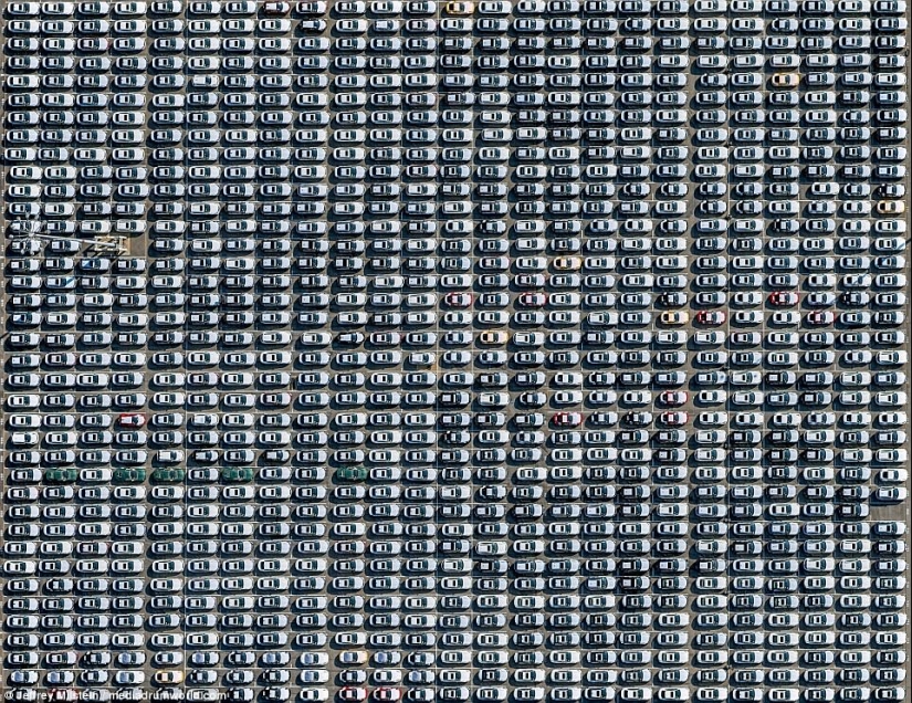 Glance from heaven to "the Big Apple" and "City of angels" Glance from heaven to "the Big Apple" and "City of angels"