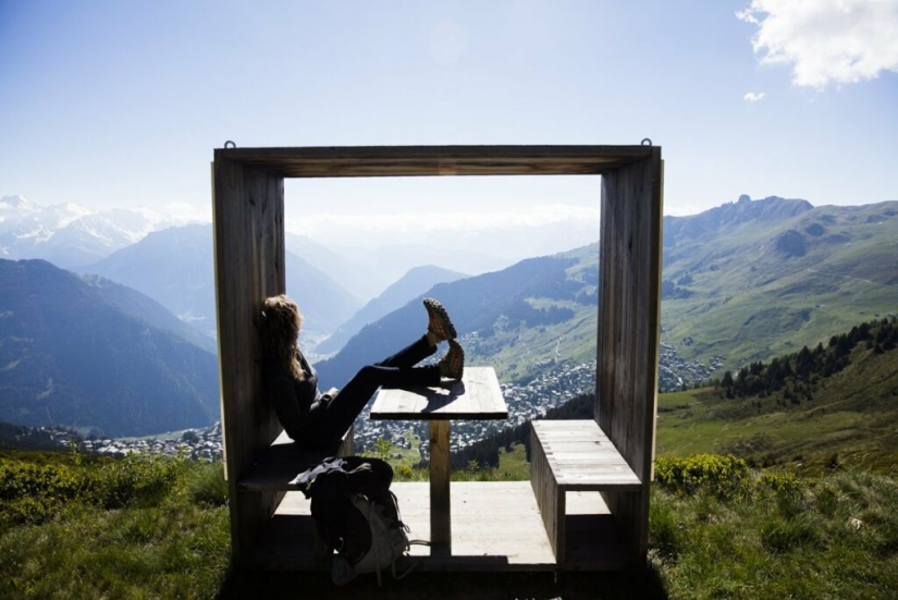 Go, Sarah, go: a traveler from Switzerland walked 16 thousand km and crossed two continents