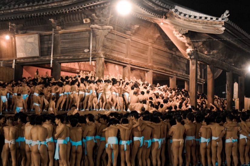 Hadaka matsuri-una celebración de hombres desnudos en Japón