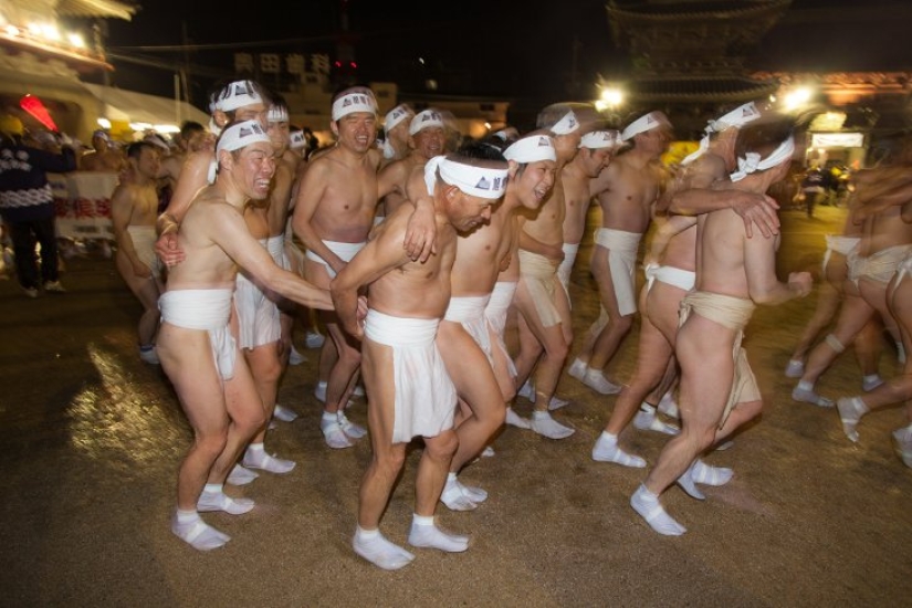 Hadaka matsuri-una celebración de hombres desnudos en Japón