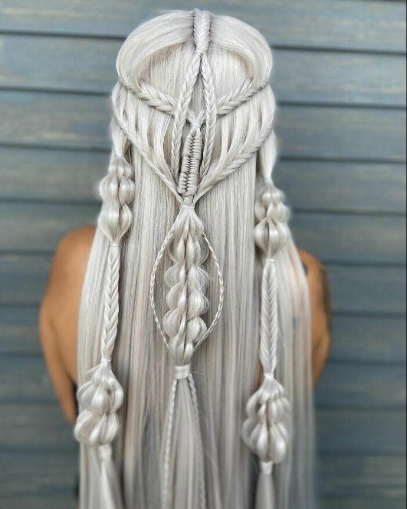 Hairdresser transforms his clients in the heroines of fantasy worlds