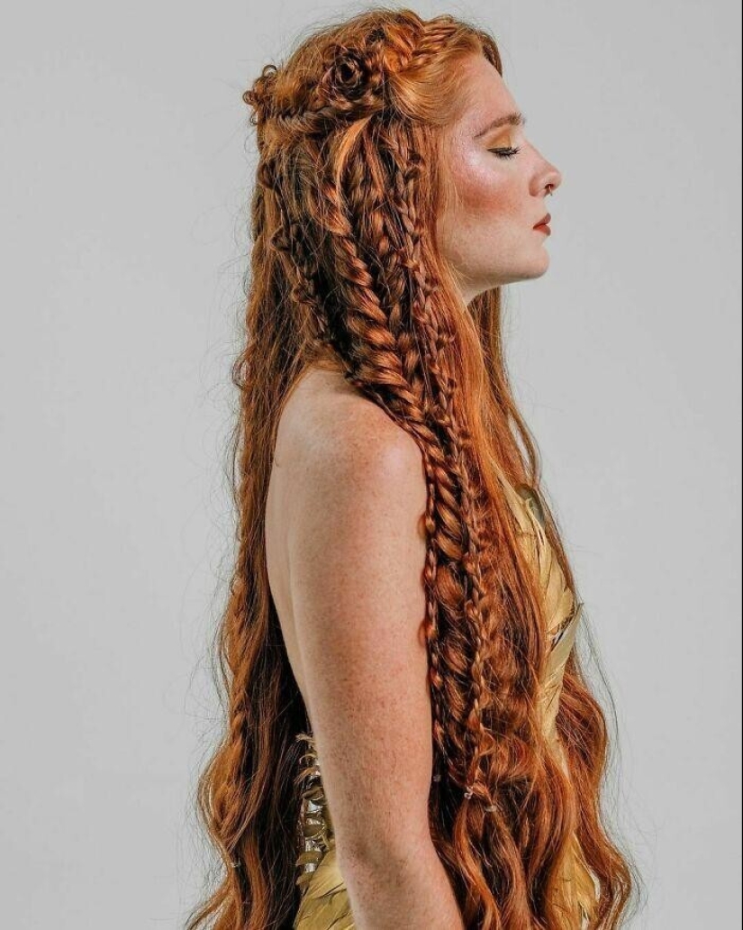 Hairdresser transforms his clients in the heroines of fantasy worlds