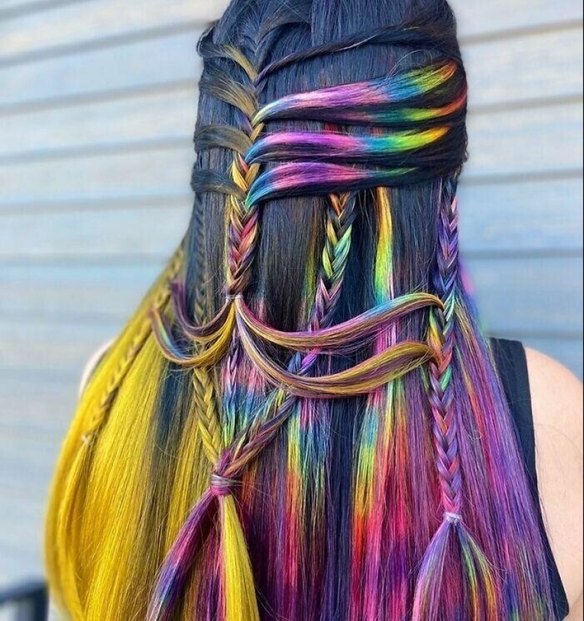 Hairdresser transforms his clients in the heroines of fantasy worlds