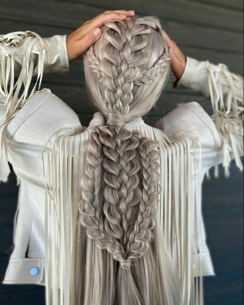 Hairdresser transforms his clients in the heroines of fantasy worlds