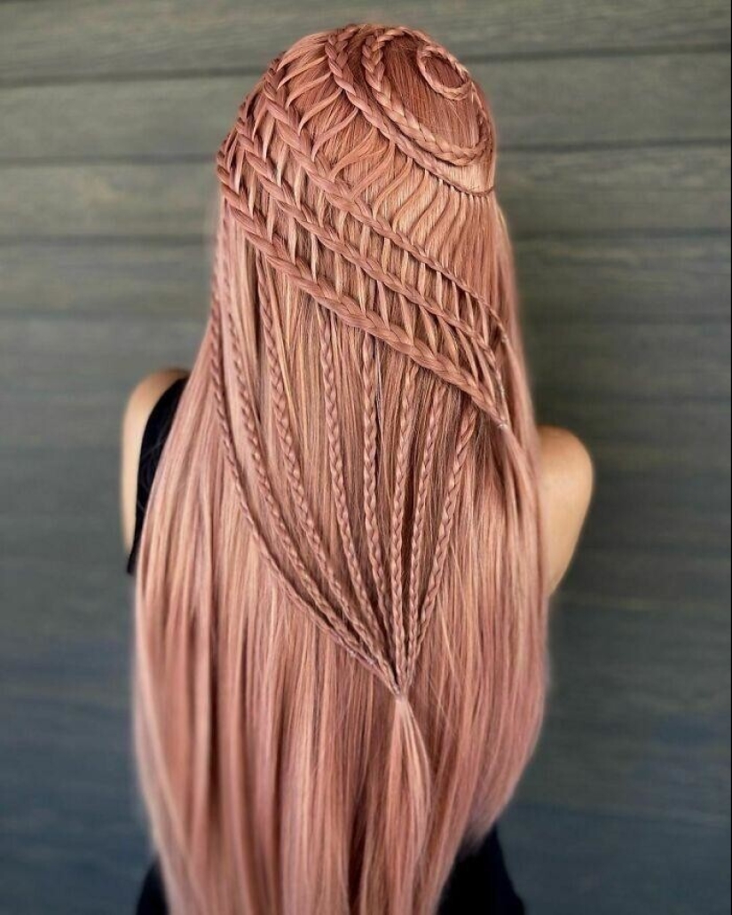 Hairdresser transforms his clients in the heroines of fantasy worlds