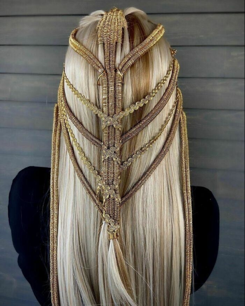 Hairdresser transforms his clients in the heroines of fantasy worlds