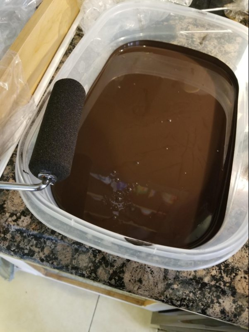 Hanging pear you cannot eat it: 25 inedible items that look too appetizing