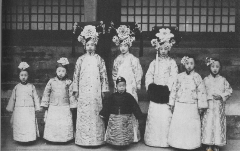 Harenes del Imperio Medio: jerarquía, sexo grabado y otras " ceremonias chinas" Harenes del Imperio Medio: jerarquía, sexo grabado y otras " ceremonias chinas"