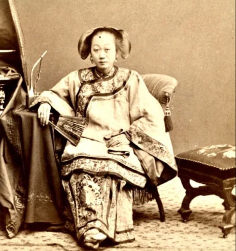 Harenes del Imperio Medio: jerarquía, sexo grabado y otras " ceremonias chinas" Harenes del Imperio Medio: jerarquía, sexo grabado y otras " ceremonias chinas"