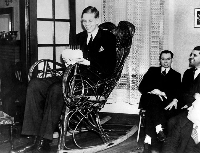 Hay un video que muestra cómo de grande fue Robert Wadlow — el hombre más alto en la historia