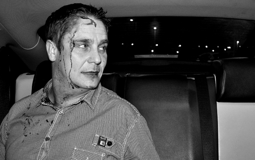 He sees the taxi driver? He sees the taxi driver?