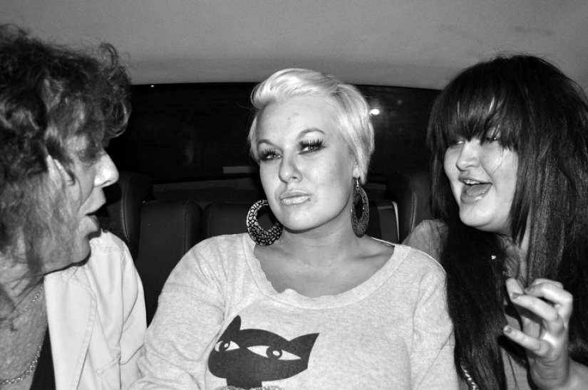 He sees the taxi driver? He sees the taxi driver?