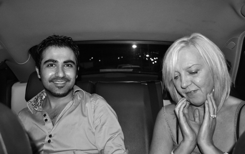 He sees the taxi driver? He sees the taxi driver?