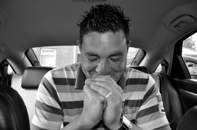 He sees the taxi driver? He sees the taxi driver?