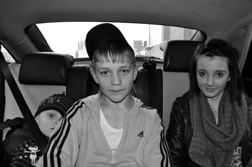 He sees the taxi driver? He sees the taxi driver?