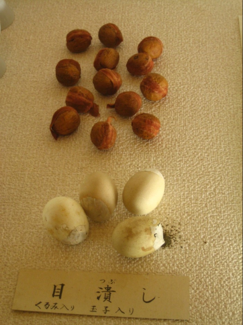 Hermosas y mortales armas del arsenal ninja.