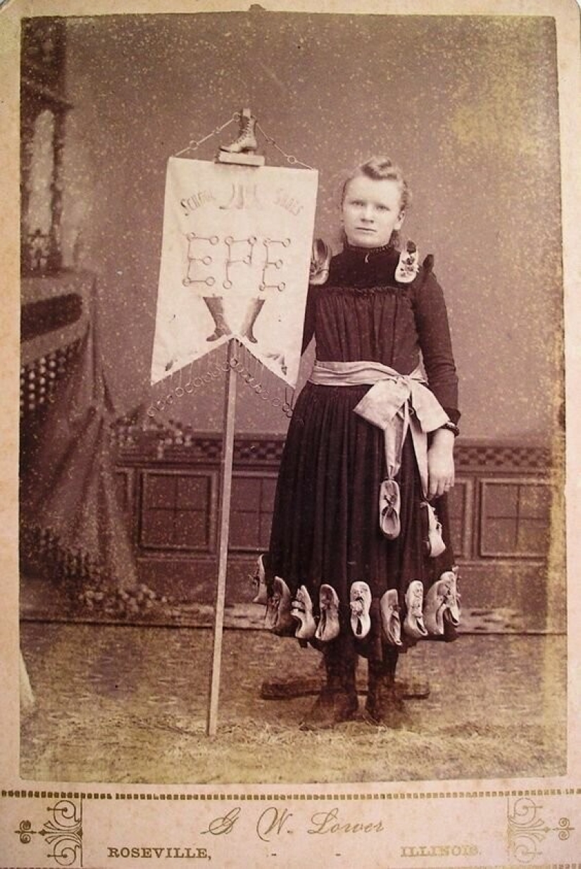 Herraduras, cucharas y bombillas: los disfraces más atrevidos de los publicistas del pasado Herraduras, cucharas y bombillas: los disfraces más atrevidos de los publicistas del pasado