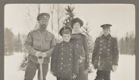 Hiking, hunting, fun games: rare photo captures the everyday life of the Royal family to exile and execution Hiking, hunting, fun games: rare photo captures the everyday life of the Royal family to exile and execution