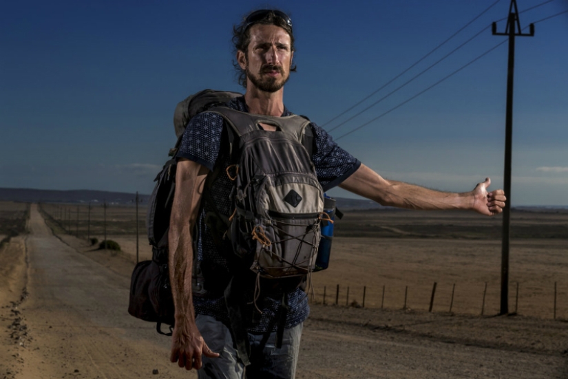 Hitchhiker's guide to the planet: the story of a rebel, traveled the whole world in protest