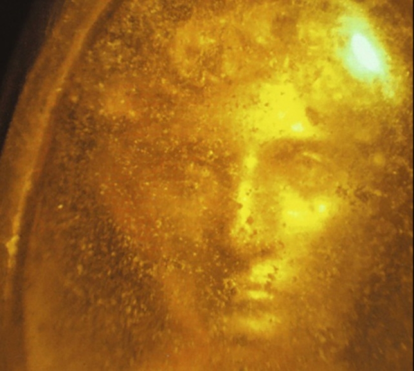 Holographic Carvilio Ring - A Unique Jewelry Masterpiece of Ancient Rome