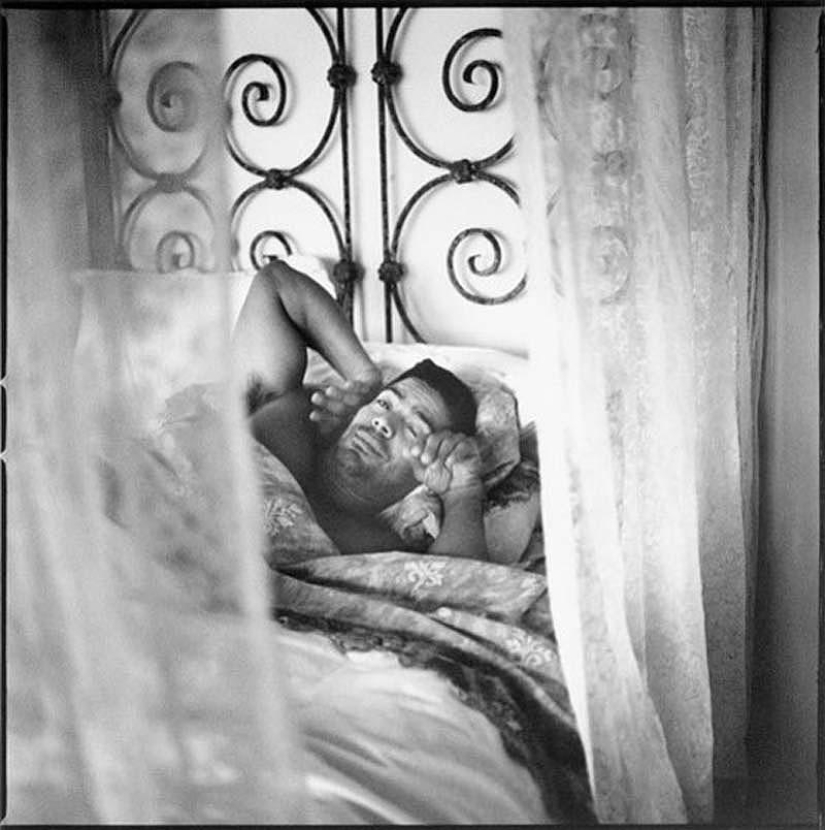 Hombres temprano en la mañana