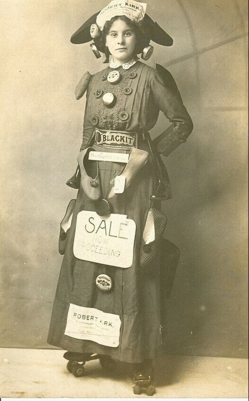 Horseshoes, Spoons and Light Bulbs: The Wildest Costumes of Advertisers of the Past Horseshoes, Spoons and Light Bulbs: The Wildest Costumes of Advertisers of the Past