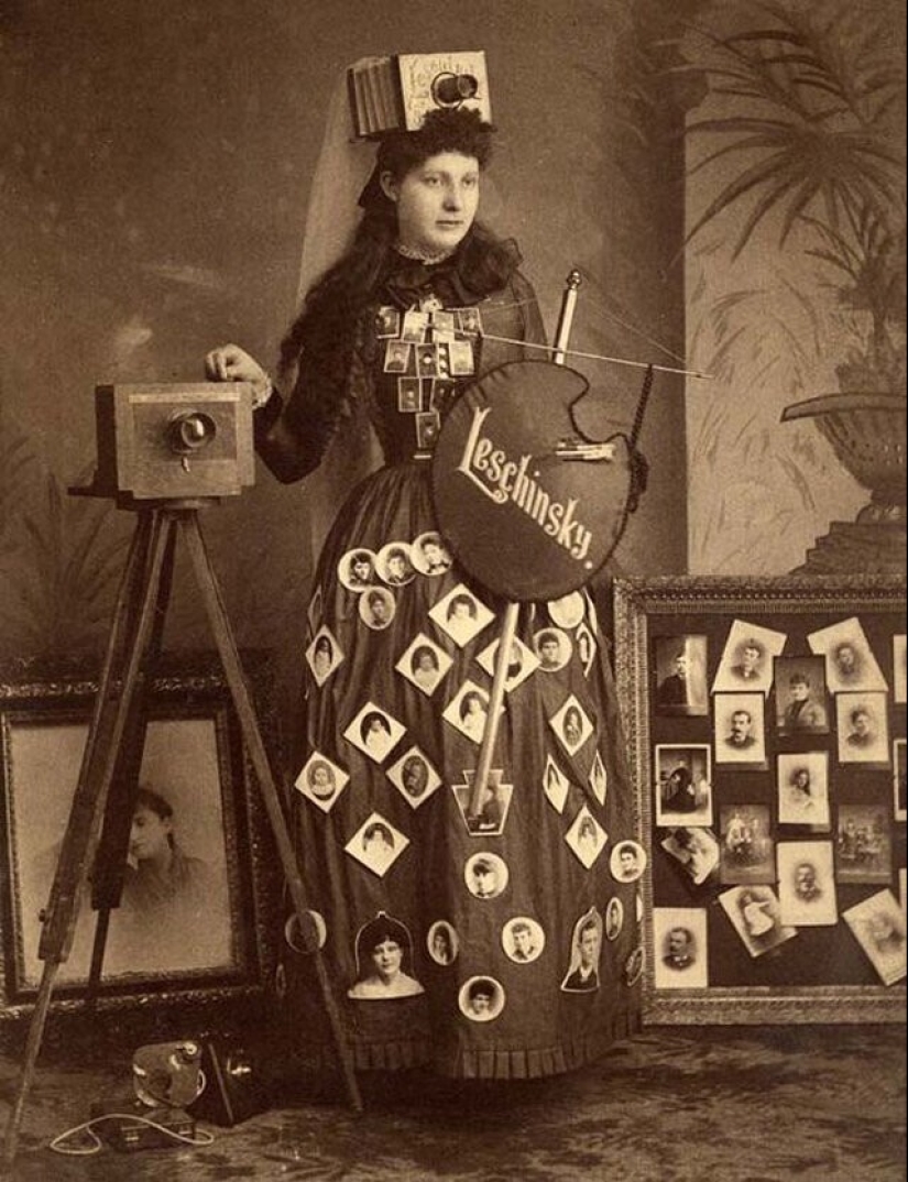 Horseshoes, Spoons and Light Bulbs: The Wildest Costumes of Advertisers of the Past Horseshoes, Spoons and Light Bulbs: The Wildest Costumes of Advertisers of the Past