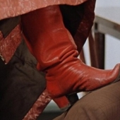 How did high-heeled shoes appear and what does it have to do with horsemen from Ancient Persia