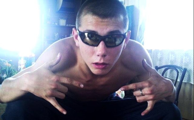 How did the "goat" gesture appear and what does it mean How did the "goat" gesture appear and what does it mean