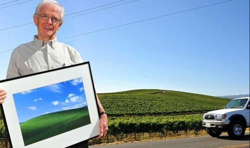 How did the world's most famous photograph appear and how much did it cost?