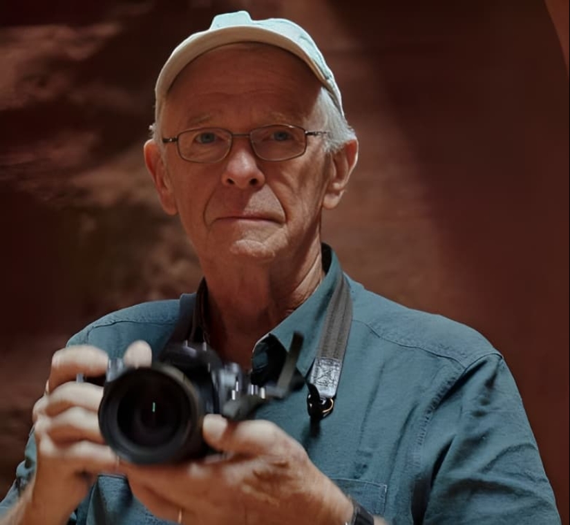 How did the world's most famous photograph appear and how much did it cost?