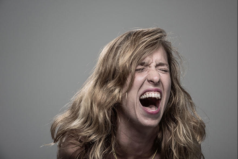 How do people react to being hit with a stun gun How do people react to being hit with a stun gun