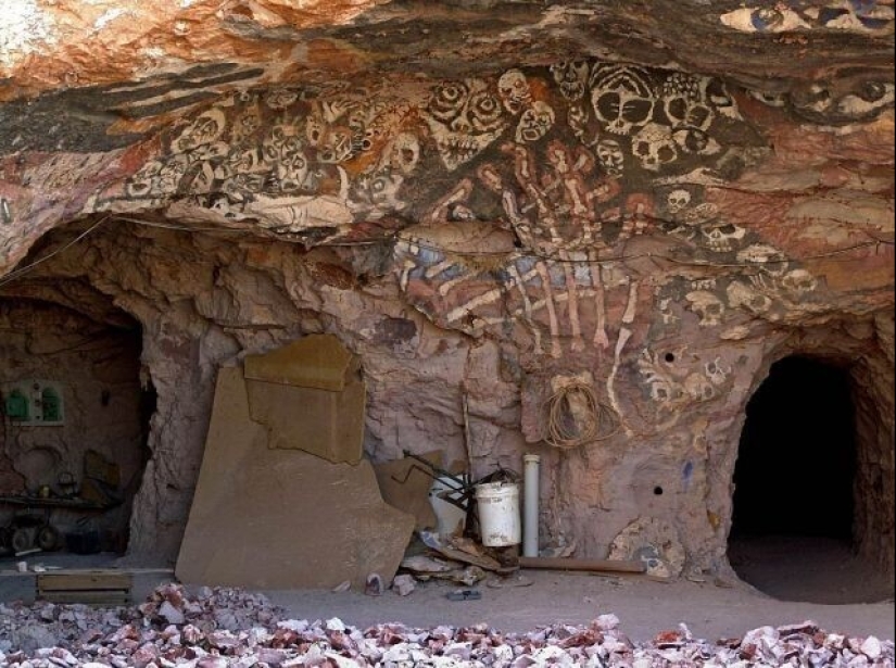 How do the inhabitants of Coober Pedy live, the city under the ground, which you definitely saw in the movies How do the inhabitants of Coober Pedy live, the city under the ground, which you definitely saw in the movies