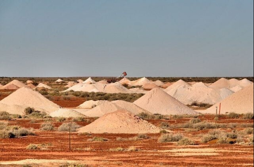 How do the inhabitants of Coober Pedy live, the city under the ground, which you definitely saw in the movies How do the inhabitants of Coober Pedy live, the city under the ground, which you definitely saw in the movies