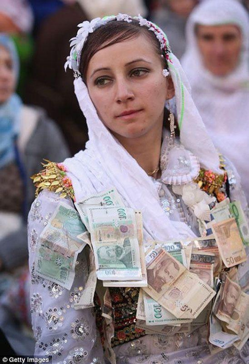 How do weddings of Bulgarian Muslim highlanders take place?