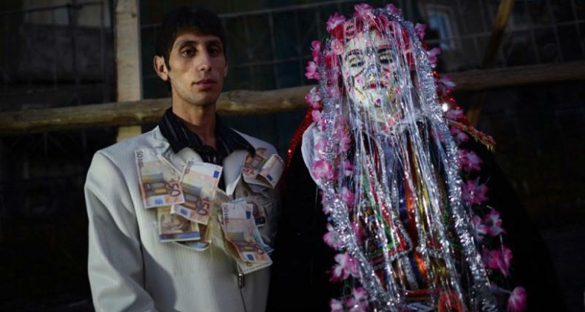 How do weddings of Bulgarian Muslim highlanders take place?