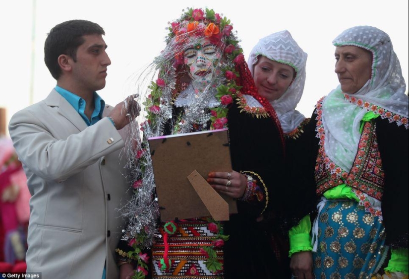 How do weddings of Bulgarian Muslim highlanders take place?