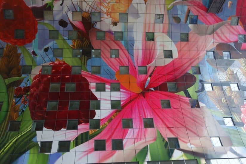 How does the digital mural at the incredible futuristic building market Rotterdam