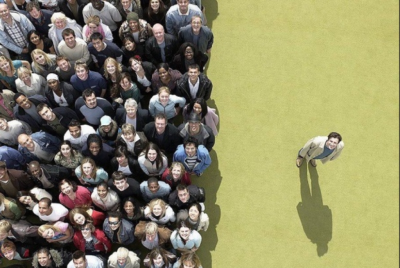 How does the herd instinct work and why is it difficult to resist it