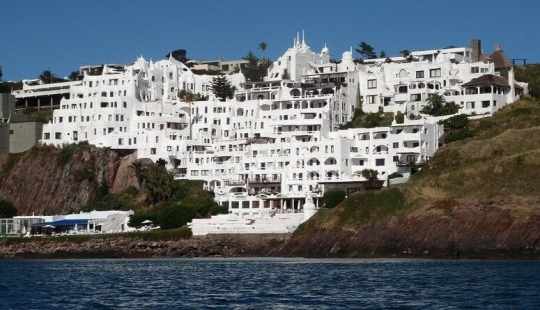 How does the hotel-the sculpture, which was built 36 years