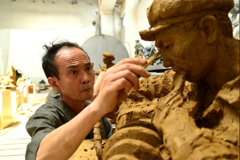 How Mansudae, the world's largest leader factory, works