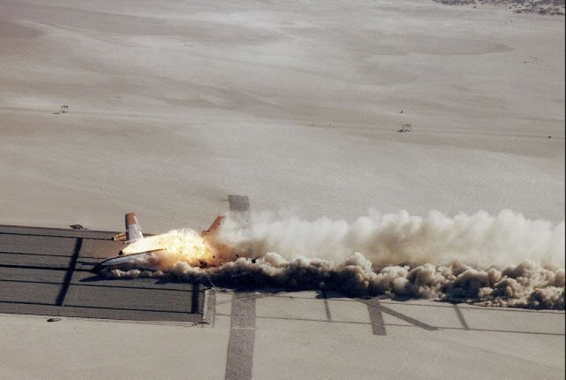 How NASA Blew up a Boeing to Study a Plane Crash from the Outside and Inside How NASA Blew up a Boeing to Study a Plane Crash from the Outside and Inside