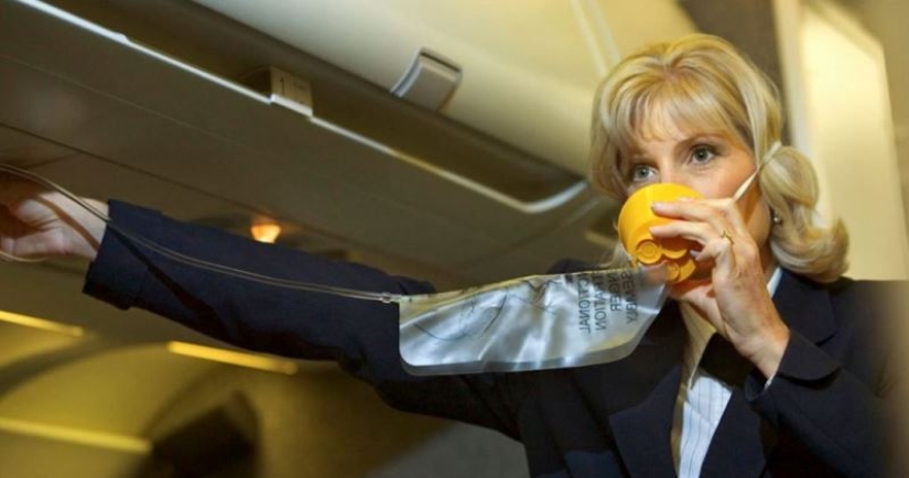 How oxygen masks work in airplanes and why there is no oxygen in them How oxygen masks work in airplanes and why there is no oxygen in them