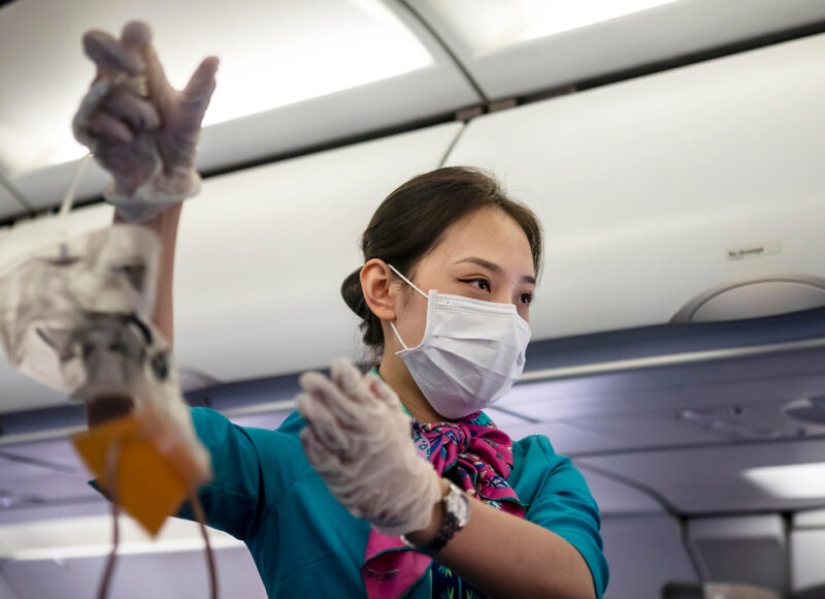 How oxygen masks work in airplanes and why there is no oxygen in them How oxygen masks work in airplanes and why there is no oxygen in them