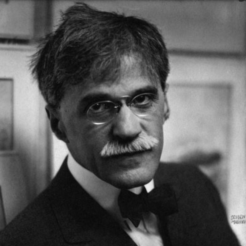 How the Classic Rider-Waite Tarot Deck was Born — The Story of Pamela "Pixie" Coleman-Smith How the Classic Rider-Waite Tarot Deck was Born — The Story of Pamela "Pixie" Coleman-Smith